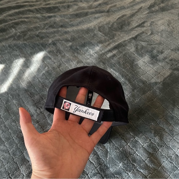 New‎ Era Black Cap with White NY Emblem Yankees cap - Picture 2 of 4